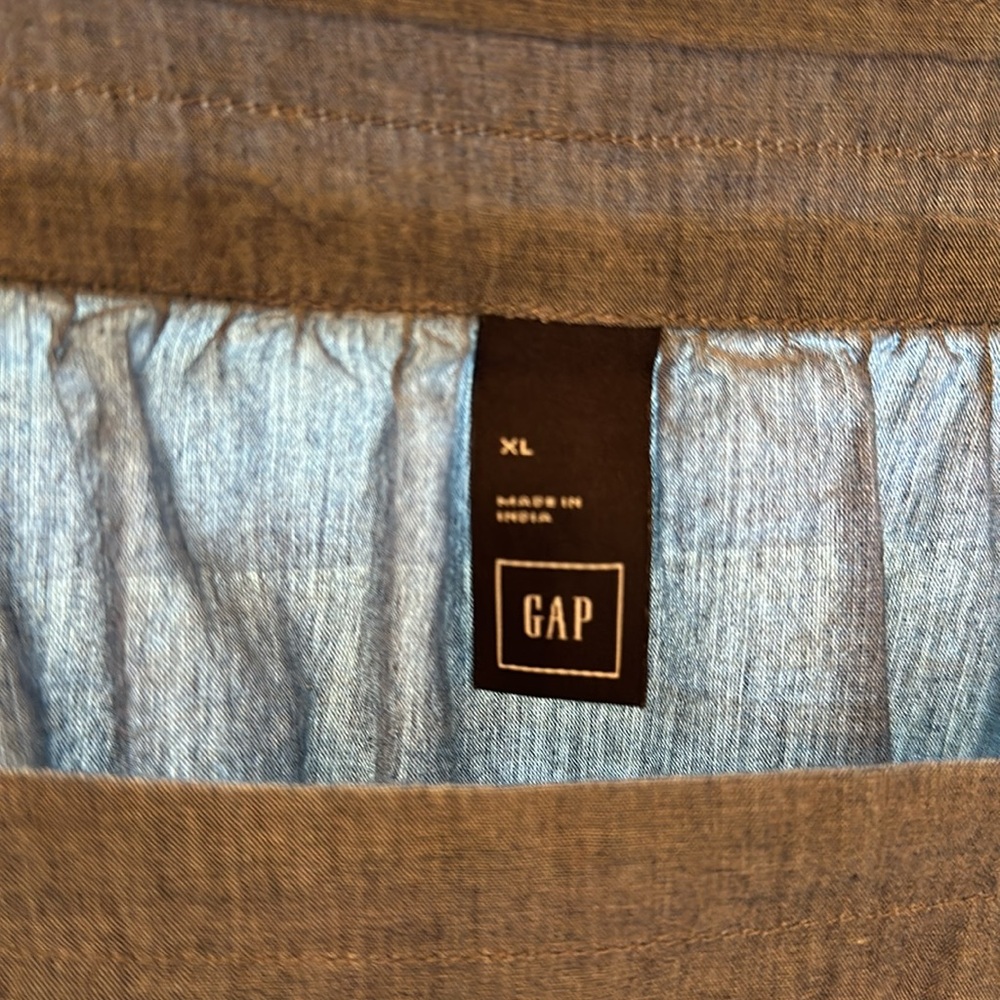 NWOT - GAP, XL, cotton lightweight chambray boatneck top. Great for hot weather. - Picture 3 of 7